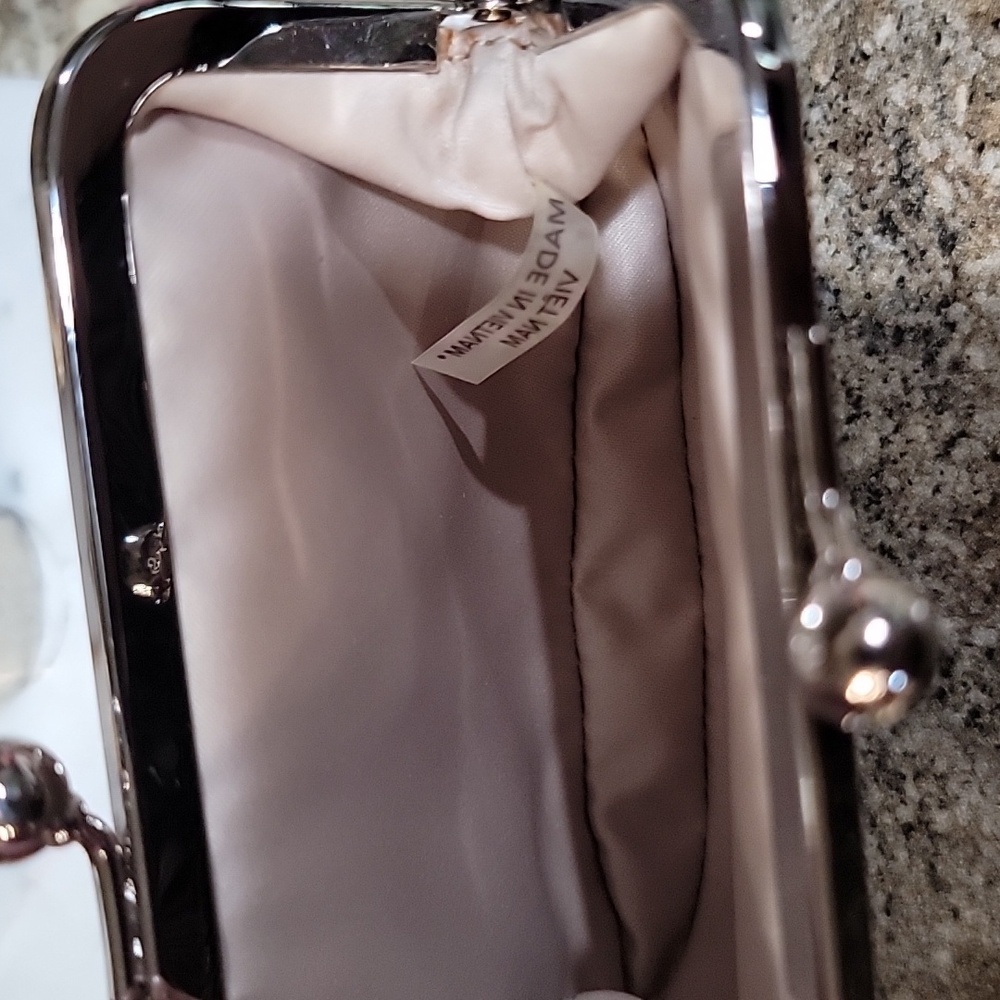 COACH EUC Kisslock Coin Purse - Picture 4 of 4